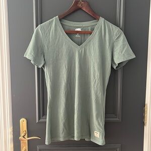 Green Roots v neck t-shirt, size small